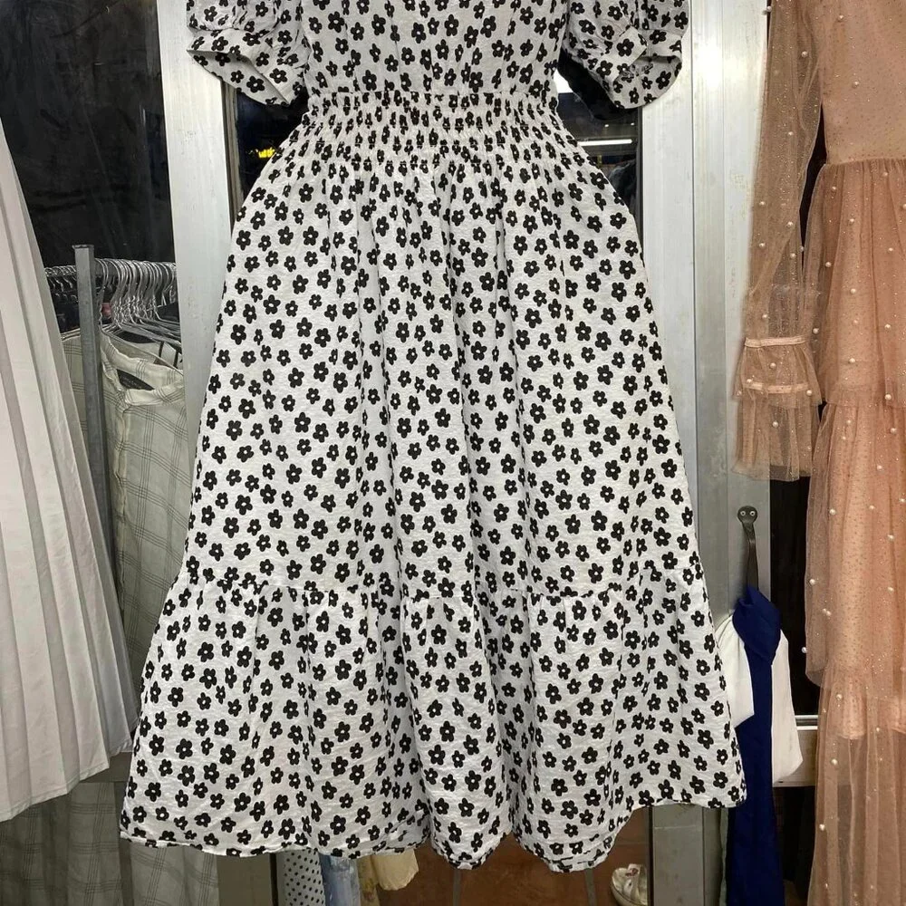 Black & White Floral Puff Sleeve Midi Dress - Picture 3 of 4